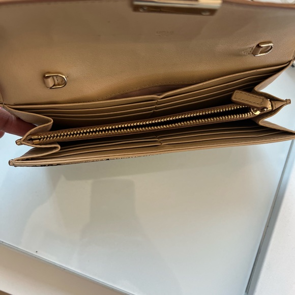 MCM Gold Wallet - Picture 4 of 4